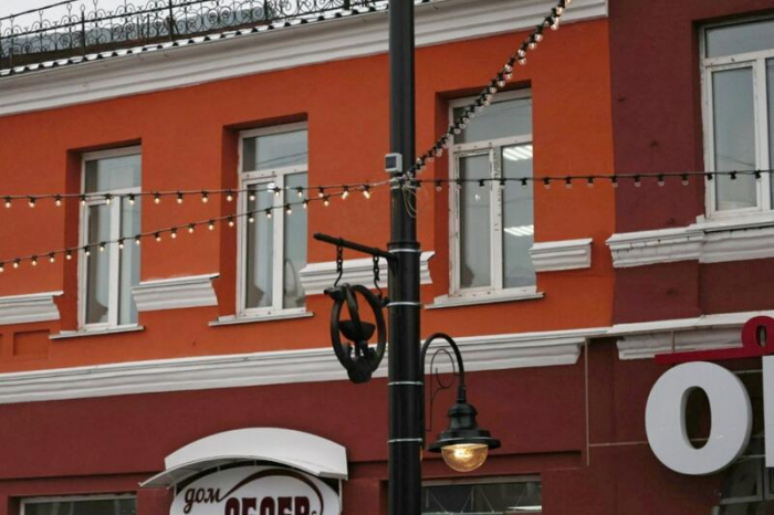 Барнаул сияет: на улице Льва Толстого завершается монтаж светового потолка