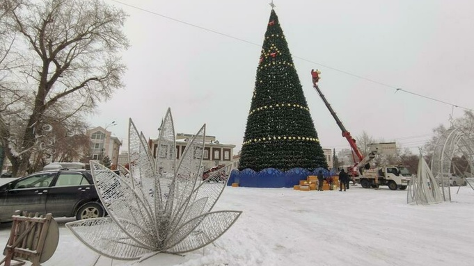 Когда в Барнауле откроют главную и районные елки и что интересного там будет?