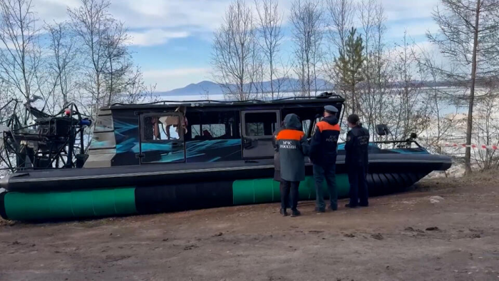 Туристы находились без жилетов на перевернувшемся на Байкале катере