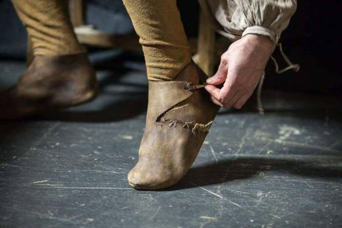 Зачем в старину мужчины носили обувь с длинными носами