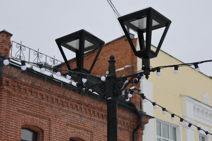 Барнаул сияет: на улице Льва Толстого завершается монтаж светового потолка