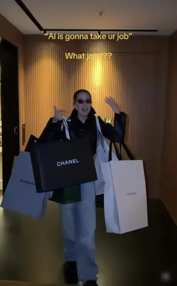 Курс на Восток: Ксения Собчак, Полина Киценко и Аврора Киба проводят время в Китае, а девушка Павла Дурова посетила Токио