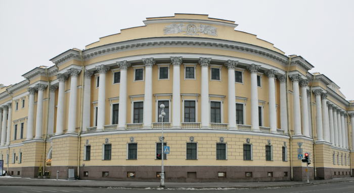 Подземный город "великанов" и древний космодром на Колыме. Какие ещё тайны хранят исторические архивы