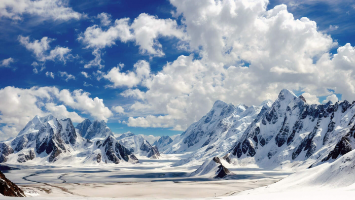 7 самых странных границ мира: как можно пообедать, сидя за столом сразу в трех странах