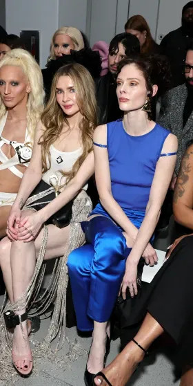 Русская аферистка Анна Делви снялась в кокошнике и на фоне матрёшек