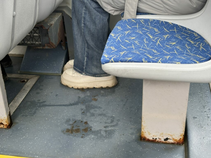 Стало известно, как в Петербурге моют автобусы зимой