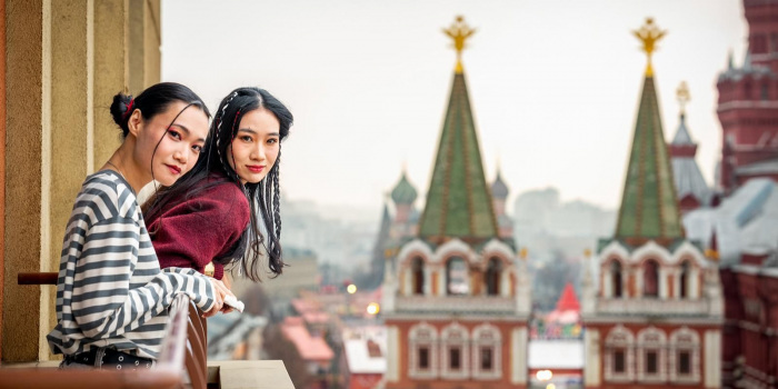 Красную площадь, Арбат и речные круизы выбирали иностранные туристы летом