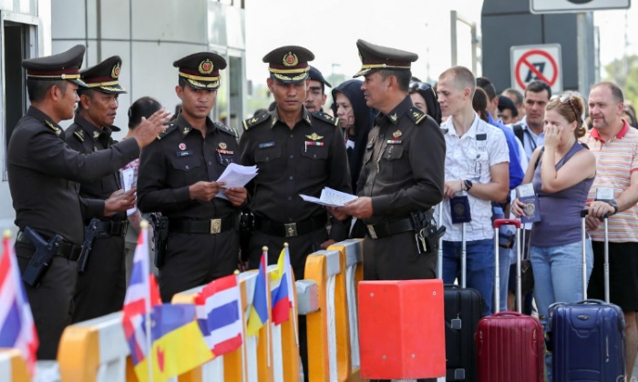 Ужесточение контроля на границе Таиланда ведет к массовым депортациям туристов