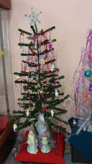 Как выглядели домашние новогодние елки в России 1990-х годов (ностальгическая и местами смешная фотоподборка)