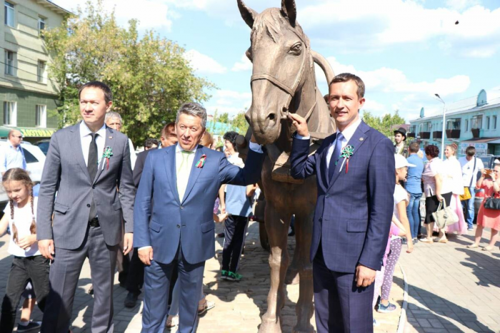 Лошади в городе: где в Татарстане искать символ года, чтобы попросить удачи