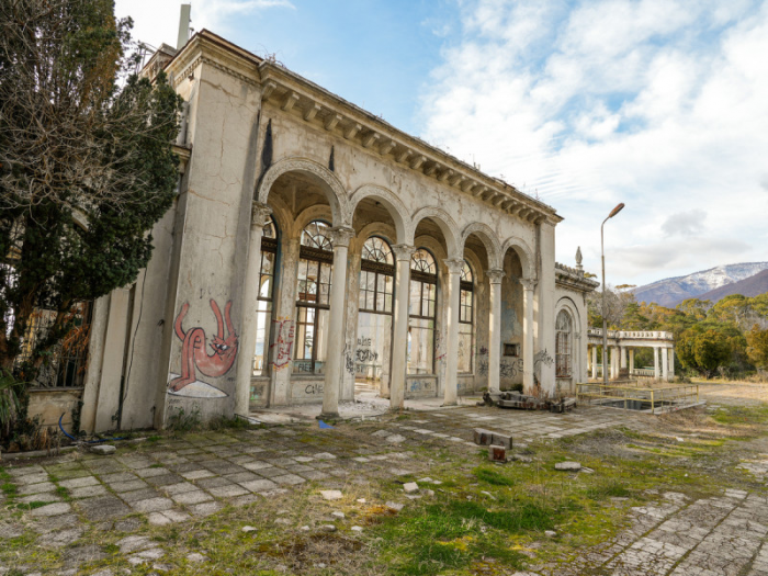 Заброшенная и ненужная Абхазия. Запущенное наследие СССР...