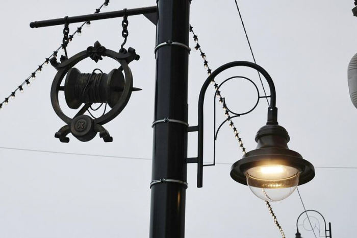 Барнаул сияет: на улице Льва Толстого завершается монтаж светового потолка