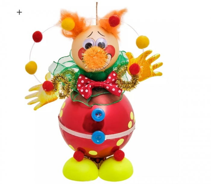 Тренд на уродливость дошел до новогодних игрушек в Петербурге