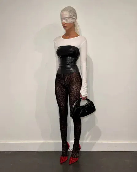 Сестра Бьянки Цензори повторила её "голые" образы