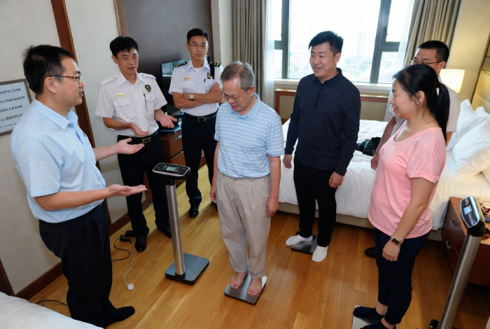 В гостиницах Китая начали устанавливать весы для контроля веса туристов