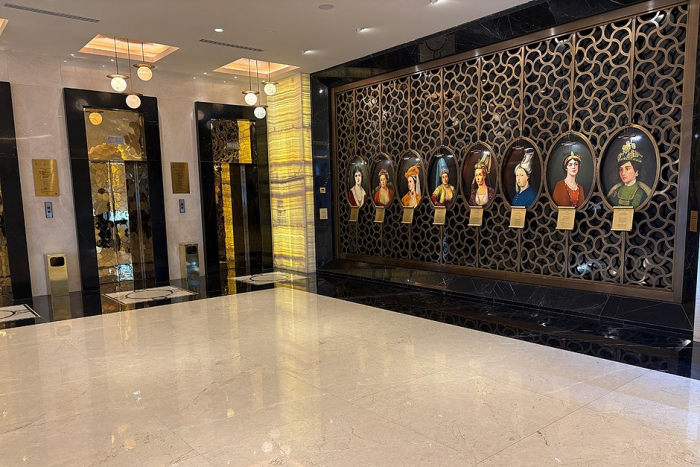 Постучись в его дверь. Как провести незабываемые выходные в турецком городе, который заменил россиянам Париж и Дубай