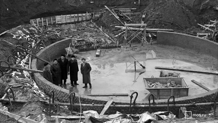 Останкинская башня стоит на фундаменте всего 4,6 метра. Почему она не падает?