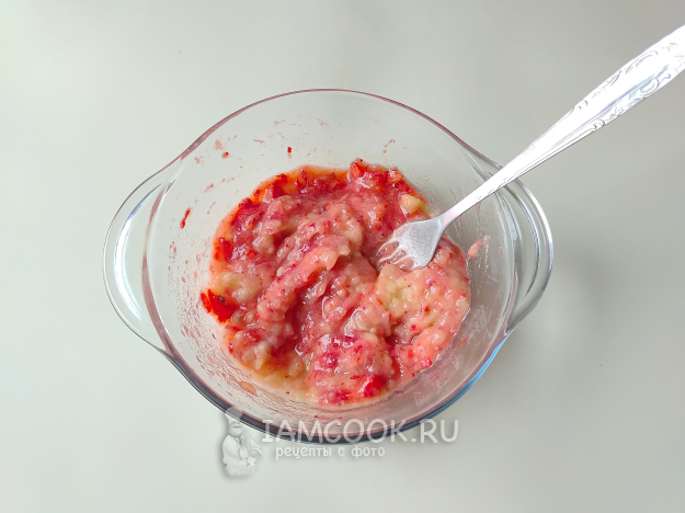 Венские вафли с бананом и клубникой