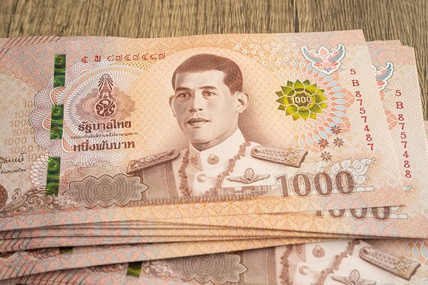 «То, что вам кажется мелочью, для них — преступление». За что россиянам за границей могут грозить штраф или тюрьма?