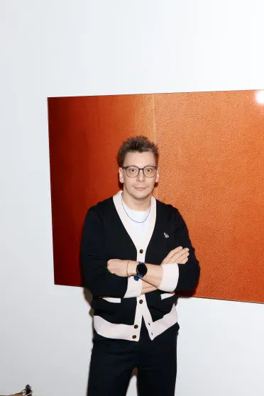 Константин Эрнст, Ольга Свиблова, Мария Миногарова с мужем и сын Анны Михалковой на открытии выставки в Москве