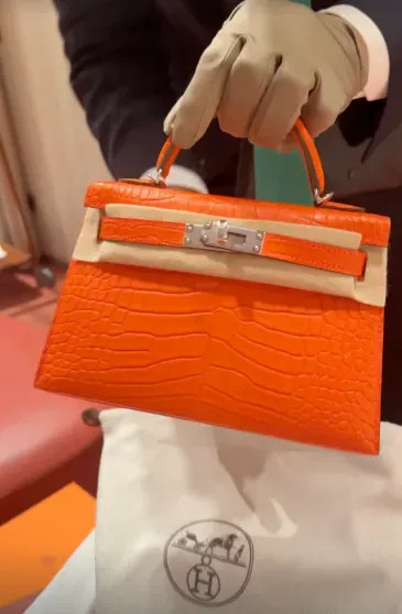 Круизы, бикини и выставки: где и как отдыхают Ксения Собчак, Кристина Романова с детьми, Виктория Лопырёва, Екатерина Климова и жена миллионера Инесса Шевчук