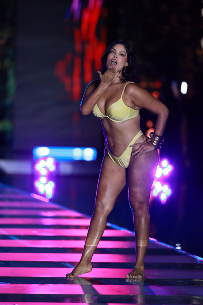 Модели в купальниках: смотрим невероятно горячие фото с недели моды Miami Swim Week — 2026