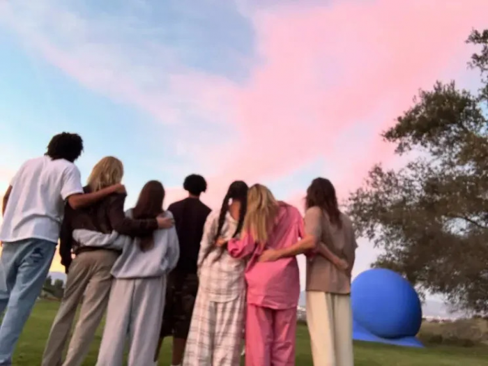 Как Дженнифер Лопес, Кристина Орбакайте, Илон Маск, Селена Гомес и Надежда Оболенцева отметили День Благодарения