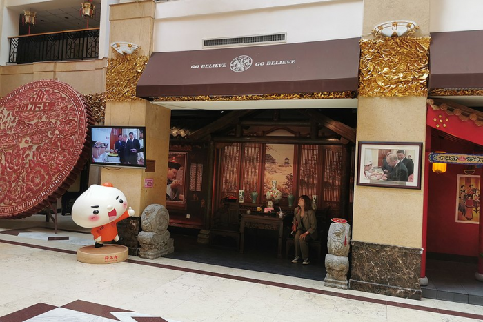 Россияне массово устремились в Китай на Новый год. Там их ждет «пивозаправка», улица роботов и родина Конфуция