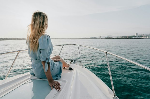 Куда поехать на море в сентябре 2026 года? Лучшие направления для пляжного отдыха в России и за границей