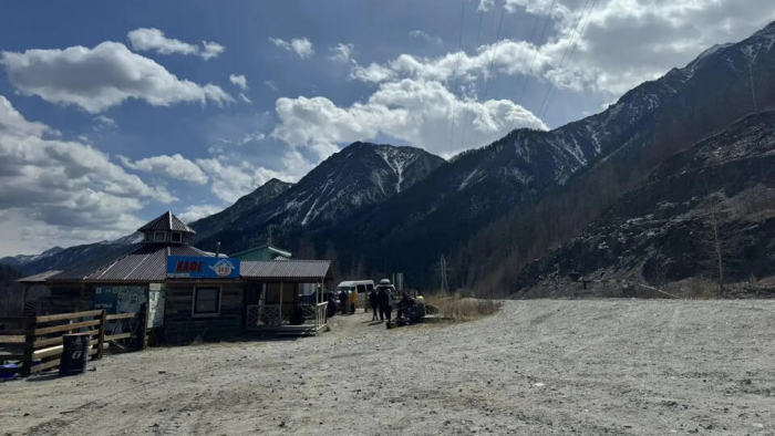 Трое туристов замерзли насмерть в горах в Бурятии