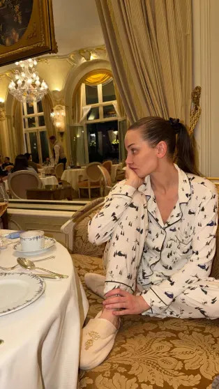 Париж, дети и нарядные ёлки: как Селена Гомес, Виктория Лопырёва, Иванка Трамп, Виктория Манасир и Софья Таюрская отметили католическое Рождество