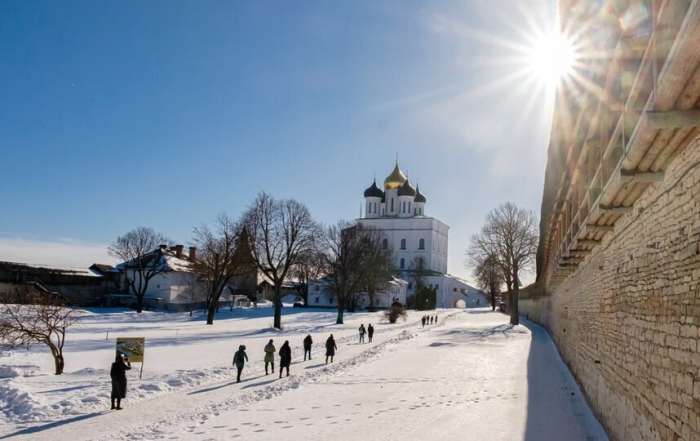 Как провести каникулы. Древние храмы и крепости, царские дворцы и замки, пещеры и водопады