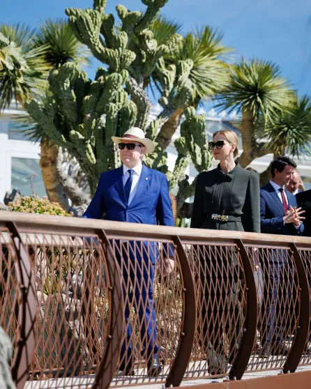 Княгиня Монако Шарлен, князь Альбер II и принцесса Каролина посетили Экзотический сад в Монако