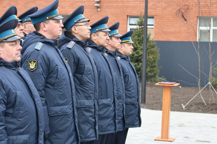 В Барнауле открыли первый в России памятник судебным приставам. Фото