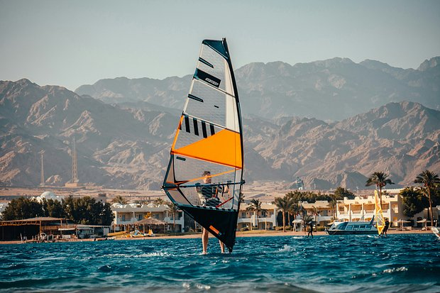 Куда поехать на море в сентябре 2026 года? Лучшие направления для пляжного отдыха в России и за границей