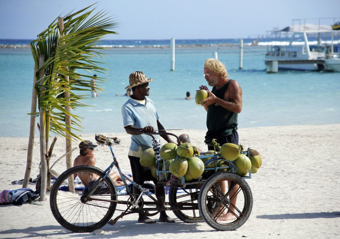 Куда поехать на море в октябре 2026 года? Лучшие направления для отдыха за границей