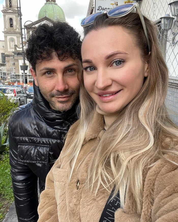 Блогер Юлия Бурцева скончалась во время пластики в московской клинике: в Италии у нее осталась 9-летняя дочь