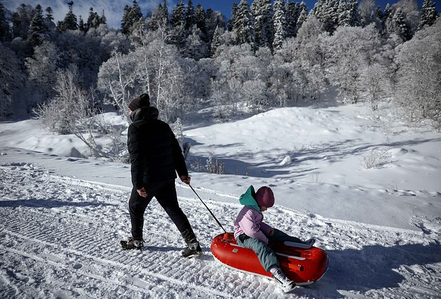 «Новый год просто взял и настал» Как самые длинные в истории новогодние праздники повлияют на россиян и почему выживут не все?