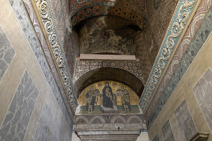 Постучись в его дверь. Как провести незабываемые выходные в турецком городе, который заменил россиянам Париж и Дубай