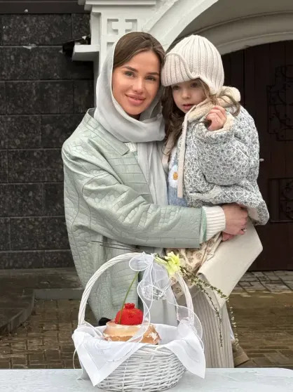 Корзины с цветами и фото из храма: как Виктория и Олег Шеляговы, Яна Рудковская, Татьяна Навка и другие звёзды отметили Пасху