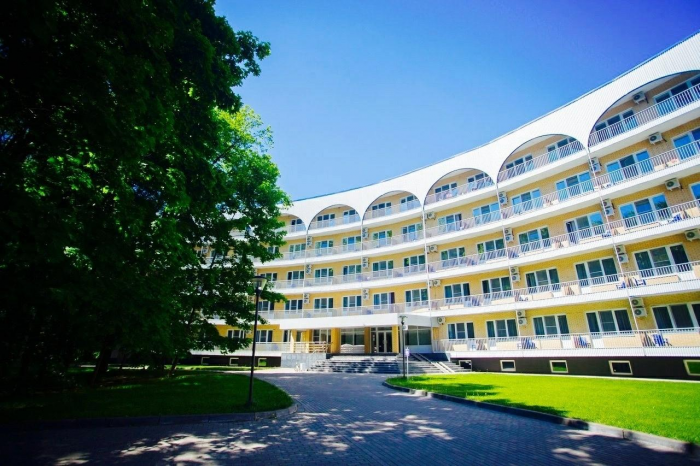 Куда поехать на майские праздники в Подмосковье: 7 проверенных парк-отелей с бассейнами