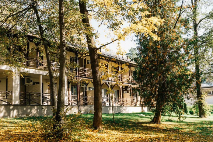 Куда поехать на майские праздники в Подмосковье: 7 проверенных парк-отелей с бассейнами