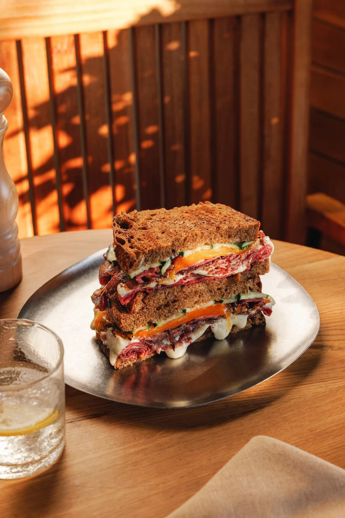 Ренессанс у моря: как знаковые рестораны Сочи переживают новую жизнь