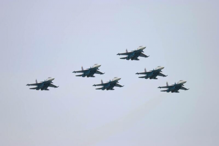 Рев моторов и искры в небе. "Русские витязи" показали грандиозное авиашоу над Обью