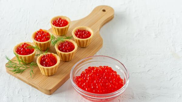 Не промахнитесь при выборе: как отличить поддельную красную икру от настоящей