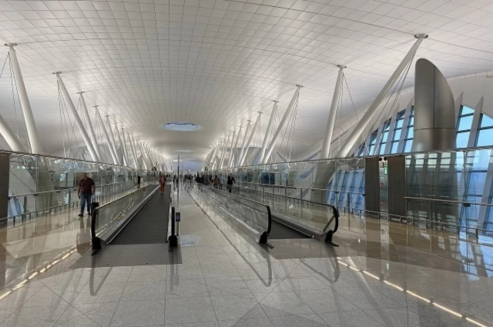 Улетали под грохот взрывов: как российских туристов вывозят из ОАЭ