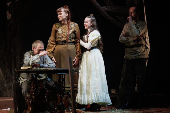 Эксперт СМИ2 о премьере в театре «Модерн»: «Вишневый сад» — триллер как он есть»