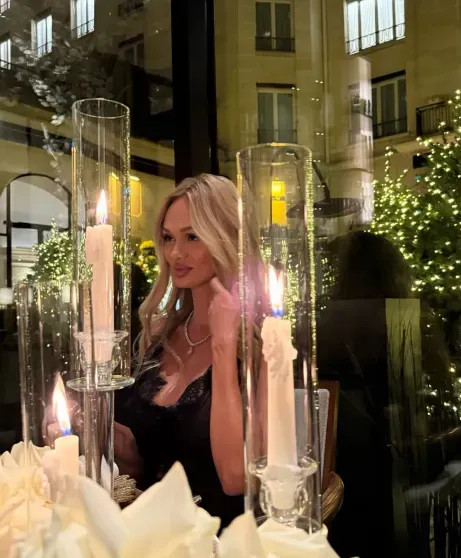 Париж, дети и нарядные ёлки: как Селена Гомес, Виктория Лопырёва, Иванка Трамп, Виктория Манасир и Софья Таюрская отметили католическое Рождество