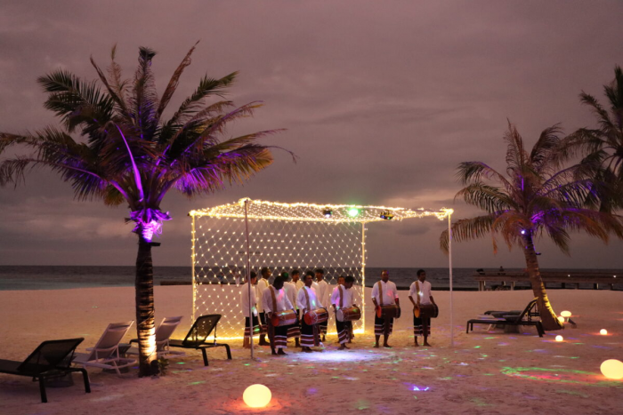 OUTRIGGER Maldives Maafushivaru приглашает на новогодние праздники