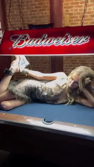 "Русская мошенница" Анна Делви снялась для ... в образе доминатрикс